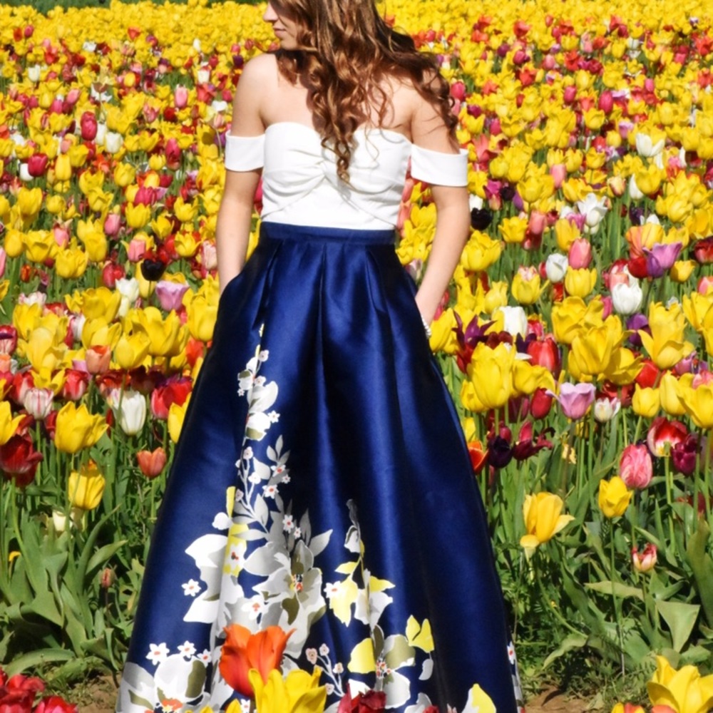 Off the shoulder maxi dress, with pockets! Floral
